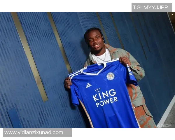 足球场上的奇迹蓝色头发女星如何颠覆传统足球形象与风格 足球场上的奇迹蓝色头发女星如何颠覆传统足球形象与风格